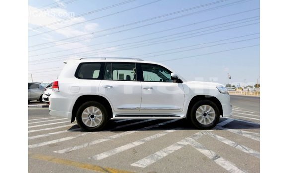 Acheter Import Voiture Toyota Land Cruiser Blanc à Import - Dubai, État d'Abia Acheter Import Voiture Toyota Land Cruiser Blanc à Import - Dubai, État d'Abia