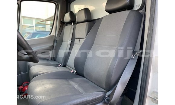 Buy Import Volkswagen TRUCK White Truck in Import - Dubai in Abia State Buy Import Volkswagen TRUCK White Truck in Import - Dubai in Abia State