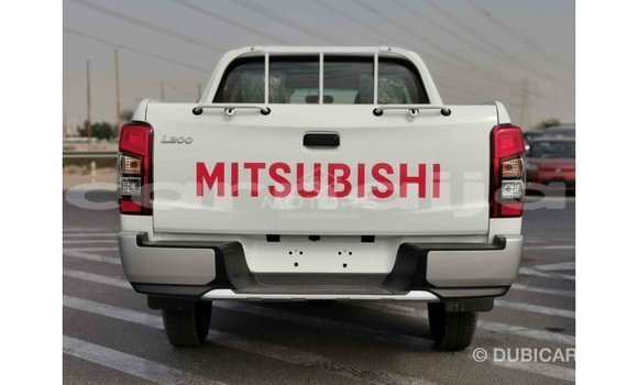 Buy Import Mitsubishi L200 White Car in Import - Dubai in Abia State Buy Import Mitsubishi L200 White Car in Import - Dubai in Abia State