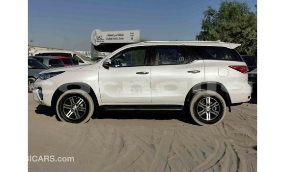 Acheter Import Voiture Toyota Fortuner Blanc à Import - Dubai, État d'Abia Acheter Import Voiture Toyota Fortuner Blanc à Import - Dubai, État d'Abia