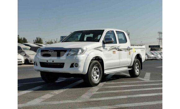 Acheter Import Voiture Toyota Hilux Blanc à Import - Dubai, État d'Abia Acheter Import Voiture Toyota Hilux Blanc à Import - Dubai, État d'Abia