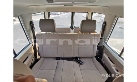 Acheter Import Voiture Toyota Land Cruiser Blanc à Import - Dubai, État d'Abia Acheter Import Voiture Toyota Land Cruiser Blanc à Import - Dubai, État d'Abia