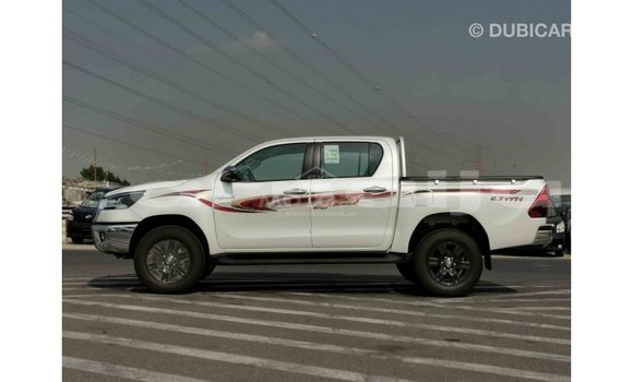 Acheter Import Voiture Toyota Hilux Blanc à Import - Dubai, État d'Abia Acheter Import Voiture Toyota Hilux Blanc à Import - Dubai, État d'Abia