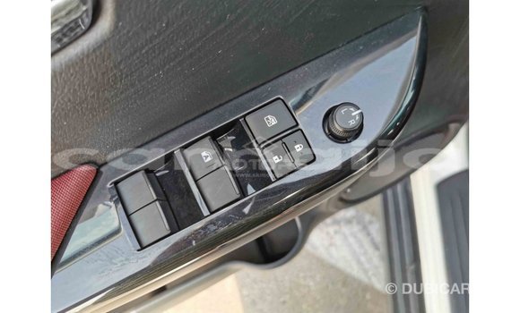 Acheter Import Voiture Toyota Hilux Blanc à Import - Dubai, État d'Abia Acheter Import Voiture Toyota Hilux Blanc à Import - Dubai, État d'Abia