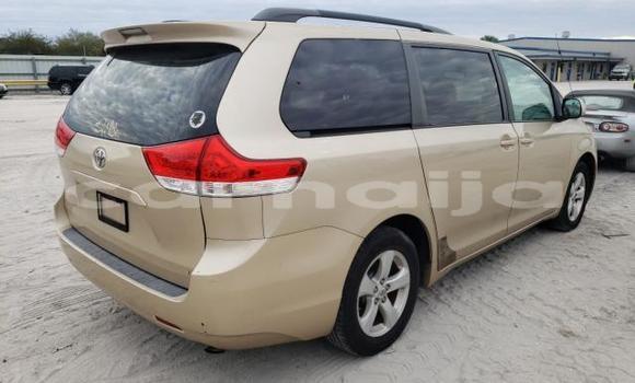 Buy New Toyota Sienna Silver Car in Badagry in Lagos State Buy New Toyota Sienna Silver Car in Badagry in Lagos State