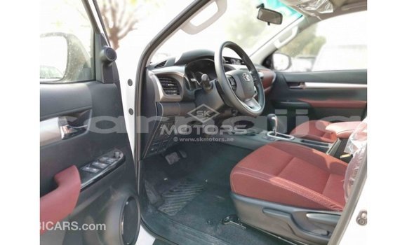 Buy Import Toyota Hilux White Car in Import - Dubai in Abia State Buy Import Toyota Hilux White Car in Import - Dubai in Abia State