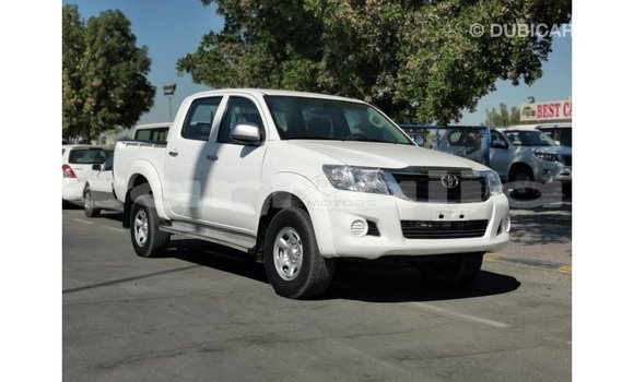 Acheter Import Voiture Toyota Hilux Blanc à Import - Dubai, État d'Abia Acheter Import Voiture Toyota Hilux Blanc à Import - Dubai, État d'Abia