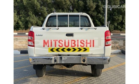 Acheter Import Voiture Mitsubishi L200 Blanc à Import - Dubai, État d'Abia Acheter Import Voiture Mitsubishi L200 Blanc à Import - Dubai, État d'Abia