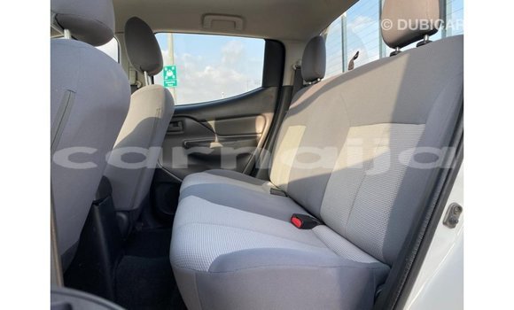 Acheter Import Voiture Mitsubishi L200 Blanc à Import - Dubai, État d'Abia Acheter Import Voiture Mitsubishi L200 Blanc à Import - Dubai, État d'Abia