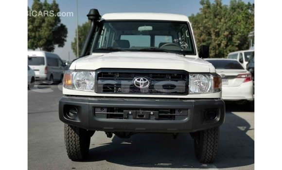 Buy Import Toyota Land Cruiser White Car in Import - Dubai in Abia State Buy Import Toyota Land Cruiser White Car in Import - Dubai in Abia State