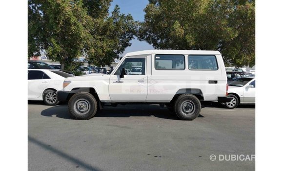 Buy Import Toyota Land Cruiser White Car in Import - Dubai in Abia State Buy Import Toyota Land Cruiser White Car in Import - Dubai in Abia State
