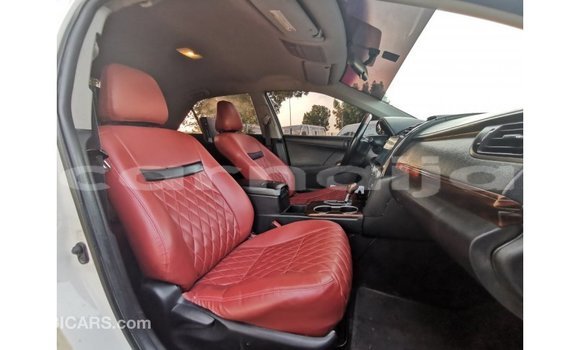 Acheter Import Voiture Toyota Camry Blanc à Import - Dubai, État d'Abia Acheter Import Voiture Toyota Camry Blanc à Import - Dubai, État d'Abia