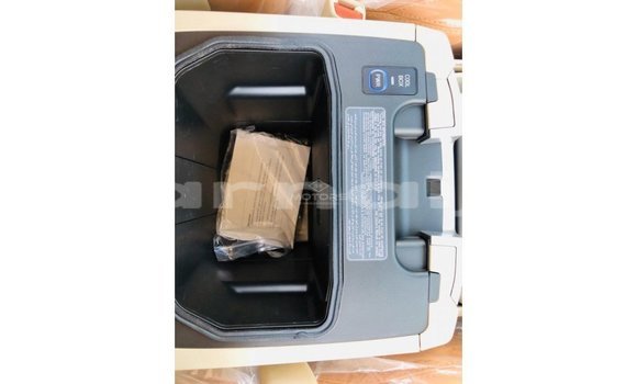 Acheter Import Voiture Toyota Land Cruiser Blanc à Import - Dubai, État d'Abia Acheter Import Voiture Toyota Land Cruiser Blanc à Import - Dubai, État d'Abia