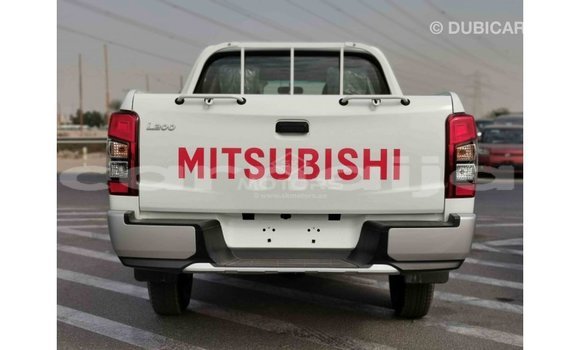 Buy Import Mitsubishi L200 White Car in Import - Dubai in Abia State Buy Import Mitsubishi L200 White Car in Import - Dubai in Abia State