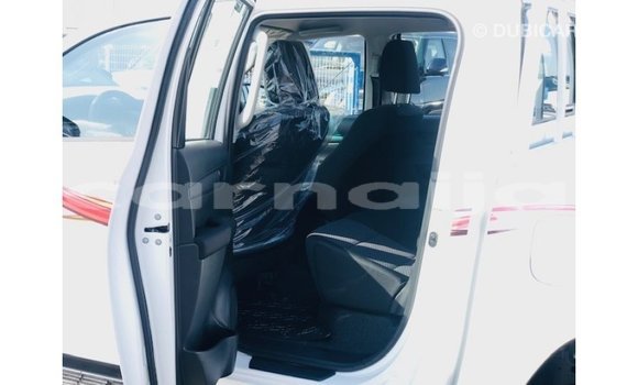 Acheter Import Voiture Toyota Hilux Blanc à Import - Dubai, État d'Abia Acheter Import Voiture Toyota Hilux Blanc à Import - Dubai, État d'Abia