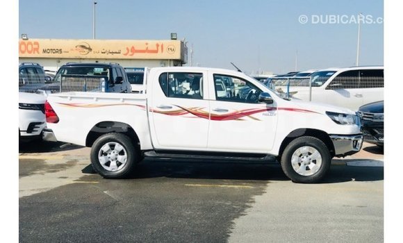Acheter Import Voiture Toyota Hilux Blanc à Import - Dubai, État d'Abia Acheter Import Voiture Toyota Hilux Blanc à Import - Dubai, État d'Abia