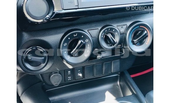 Acheter Import Voiture Toyota Hilux Blanc à Import - Dubai, État d'Abia Acheter Import Voiture Toyota Hilux Blanc à Import - Dubai, État d'Abia