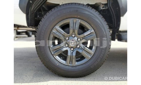 Acheter Import Voiture Toyota Hilux Blanc à Import - Dubai, État d'Abia Acheter Import Voiture Toyota Hilux Blanc à Import - Dubai, État d'Abia