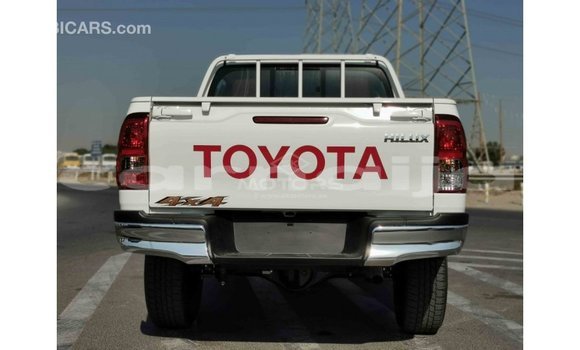 Acheter Import Voiture Toyota Hilux Blanc à Import - Dubai, État d'Abia Acheter Import Voiture Toyota Hilux Blanc à Import - Dubai, État d'Abia