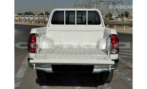 Acheter Import Voiture Toyota Hilux Blanc à Import - Dubai, État d'Abia Acheter Import Voiture Toyota Hilux Blanc à Import - Dubai, État d'Abia