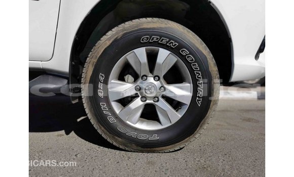 Acheter Import Voiture Toyota Hilux Blanc à Import - Dubai, État d'Abia Acheter Import Voiture Toyota Hilux Blanc à Import - Dubai, État d'Abia