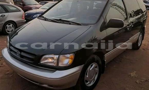 Acheter Occasion Voiture Toyota Sienna Vert à Lagos, État de Lagos