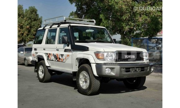 Buy Import Toyota Land Cruiser White Car in Import - Dubai in Abia State Buy Import Toyota Land Cruiser White Car in Import - Dubai in Abia State