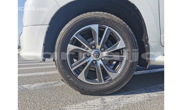 Buy Import Toyota Land Cruiser White Car in Import - Dubai in Abia State Buy Import Toyota Land Cruiser White Car in Import - Dubai in Abia State