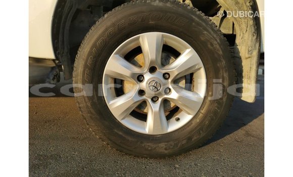 Acheter Import Voiture Toyota Hilux Blanc à Import - Dubai, État d'Abia Acheter Import Voiture Toyota Hilux Blanc à Import - Dubai, État d'Abia