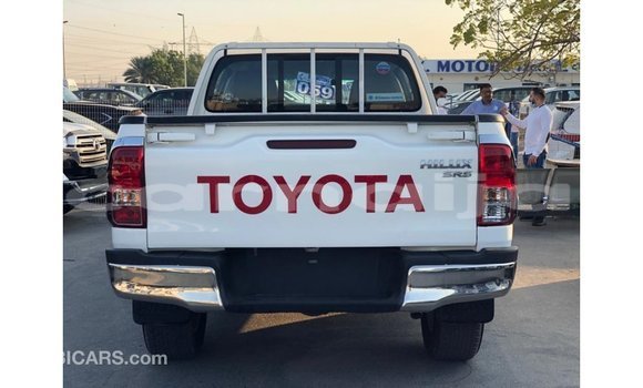 Buy Import Toyota Hilux White Car in Import - Dubai in Abia State Buy Import Toyota Hilux White Car in Import - Dubai in Abia State