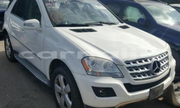 Buy Used Mercedes-Benz ML–Class White Car in Badagri in Lagos Buy Used Mercedes-Benz ML–Class White Car in Badagri in Lagos