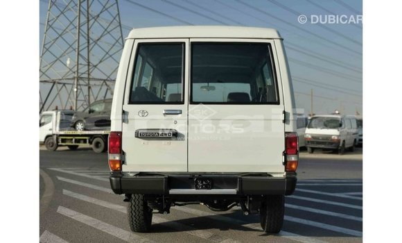 Acheter Import Voiture Toyota Land Cruiser Blanc à Import - Dubai, État d'Abia Acheter Import Voiture Toyota Land Cruiser Blanc à Import - Dubai, État d'Abia
