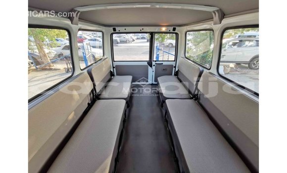 Acheter Import Voiture Toyota Land Cruiser Blanc à Import - Dubai, État d'Abia Acheter Import Voiture Toyota Land Cruiser Blanc à Import - Dubai, État d'Abia