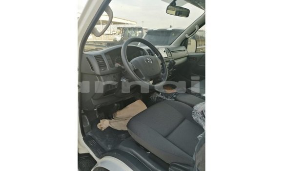 Buy Import Toyota DA White Truck in Import - Dubai in Abia State Buy Import Toyota DA White Truck in Import - Dubai in Abia State