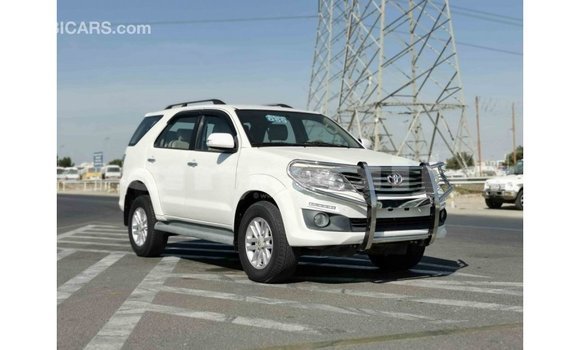 Acheter Import Voiture Toyota Fortuner Blanc à Import - Dubai, État d'Abia Acheter Import Voiture Toyota Fortuner Blanc à Import - Dubai, État d'Abia