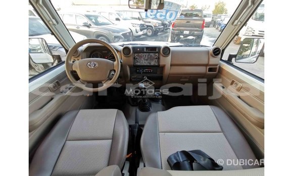 Acheter Import Voiture Toyota Land Cruiser Blanc à Import - Dubai, État d'Abia Acheter Import Voiture Toyota Land Cruiser Blanc à Import - Dubai, État d'Abia