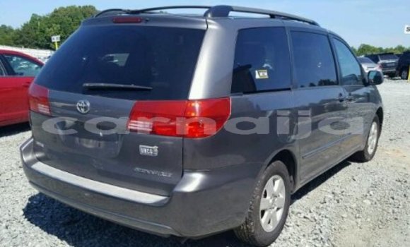 Acheter Occasion Voiture Toyota Sienna Vert à Zakirai, État de Kano Acheter Occasion Voiture Toyota Sienna Vert à Zakirai, État de Kano
