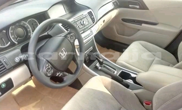 Acheter Import Voiture Honda Accord Blanc à Ipokia, État d'Ogun Acheter Import Voiture Honda Accord Blanc à Ipokia, État d'Ogun