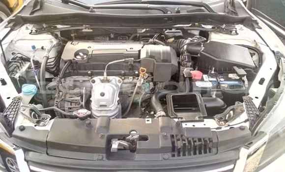 Acheter Import Voiture Honda Accord Blanc à Ipokia, État d'Ogun Acheter Import Voiture Honda Accord Blanc à Ipokia, État d'Ogun