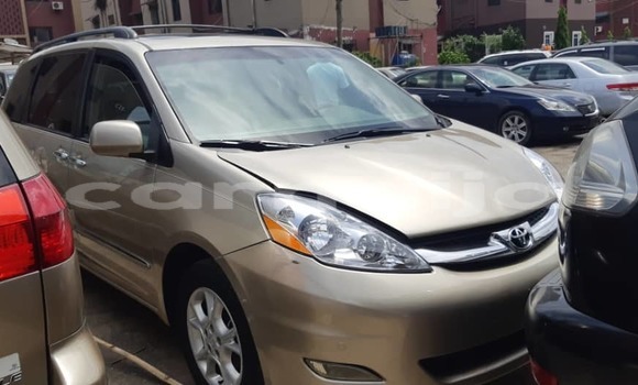 Acheter Import Voiture Toyota Sienna Gris à Ipokia, État d'Ogun Acheter Import Voiture Toyota Sienna Gris à Ipokia, État d'Ogun