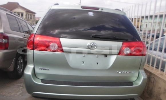 Acheter Occasion Voiture Toyota Sienna Beige à Lagos, État de Lagos