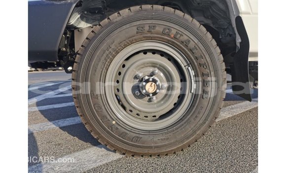 Acheter Import Voiture Toyota Land Cruiser Blanc à Import - Dubai, État d'Abia Acheter Import Voiture Toyota Land Cruiser Blanc à Import - Dubai, État d'Abia