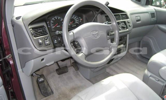 Acheter Occasion Voiture Toyota Sienna Rouge à Badagry, État de Lagos Acheter Occasion Voiture Toyota Sienna Rouge à Badagry, État de Lagos