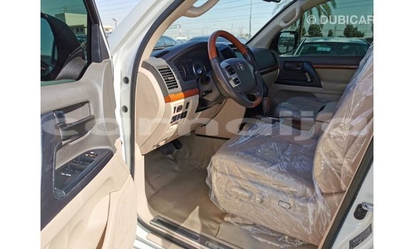 Acheter Import Voiture Toyota Land Cruiser Blanc à Import - Dubai, État d'Abia Acheter Import Voiture Toyota Land Cruiser Blanc à Import - Dubai, État d'Abia