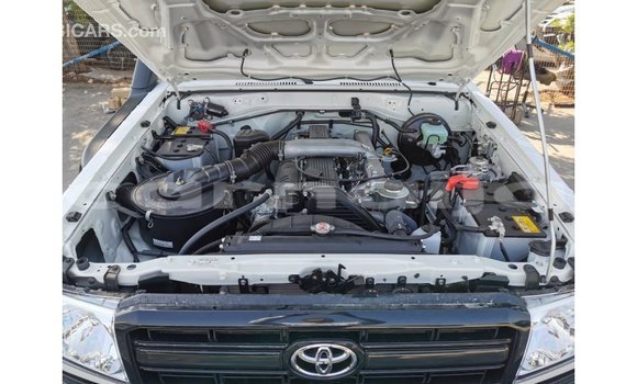 Buy Import Toyota Land Cruiser White Car in Import - Dubai in Abia State Buy Import Toyota Land Cruiser White Car in Import - Dubai in Abia State