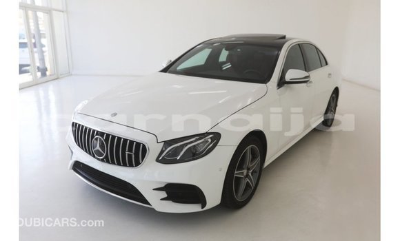 Acheter Import Utilitaire Mercedes‒Benz 1117 Blanc à Import - Dubai, État d'Abia Acheter Import Utilitaire Mercedes‒Benz 1117 Blanc à Import - Dubai, État d'Abia