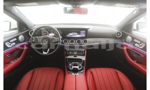 Acheter Import Utilitaire Mercedes‒Benz 1117 Blanc à Import - Dubai, État d'Abia Acheter Import Utilitaire Mercedes‒Benz 1117 Blanc à Import - Dubai, État d'Abia