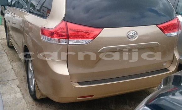 Buy Used Toyota Sienna Silver Car in Aliade in Benue Buy Used Toyota Sienna Silver Car in Aliade in Benue