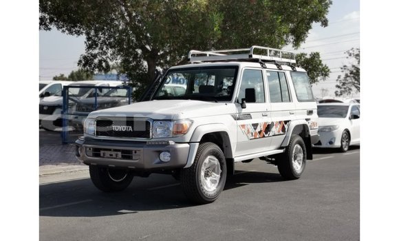 Buy Import Toyota Land Cruiser White Car in Import - Dubai in Abia State Buy Import Toyota Land Cruiser White Car in Import - Dubai in Abia State