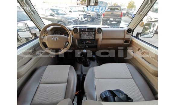 Acheter Import Voiture Toyota Land Cruiser Blanc à Import - Dubai, État d'Abia Acheter Import Voiture Toyota Land Cruiser Blanc à Import - Dubai, État d'Abia